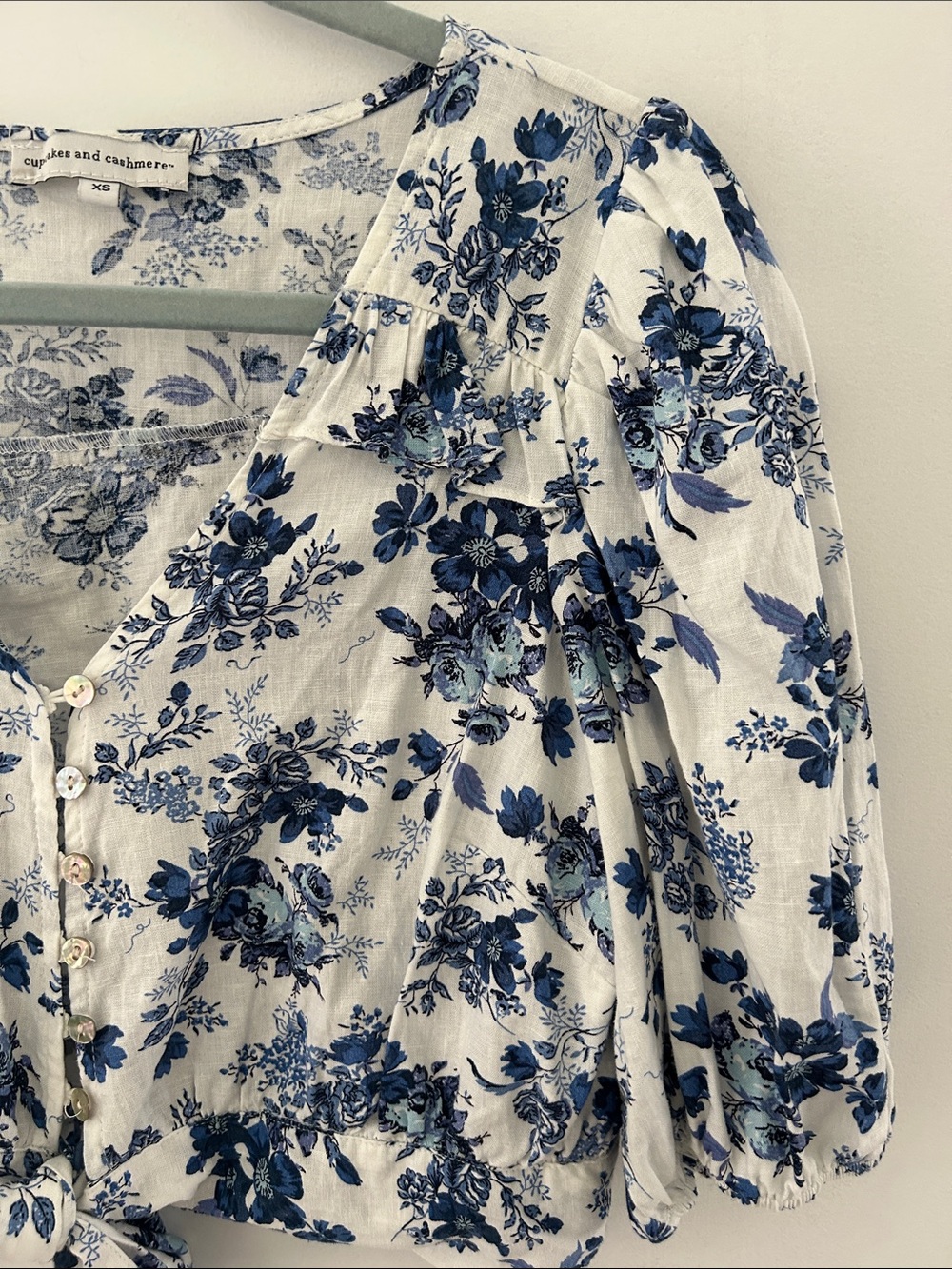 Cupcakes & Cashmere Tie-Front Crop Top Blue/White Floral Ruffle Peasant Milkmaid - Picture 6 of 16
